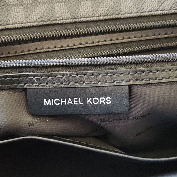 Michael Kors Black Jet Set Tote Bag - Picture 4 of 11